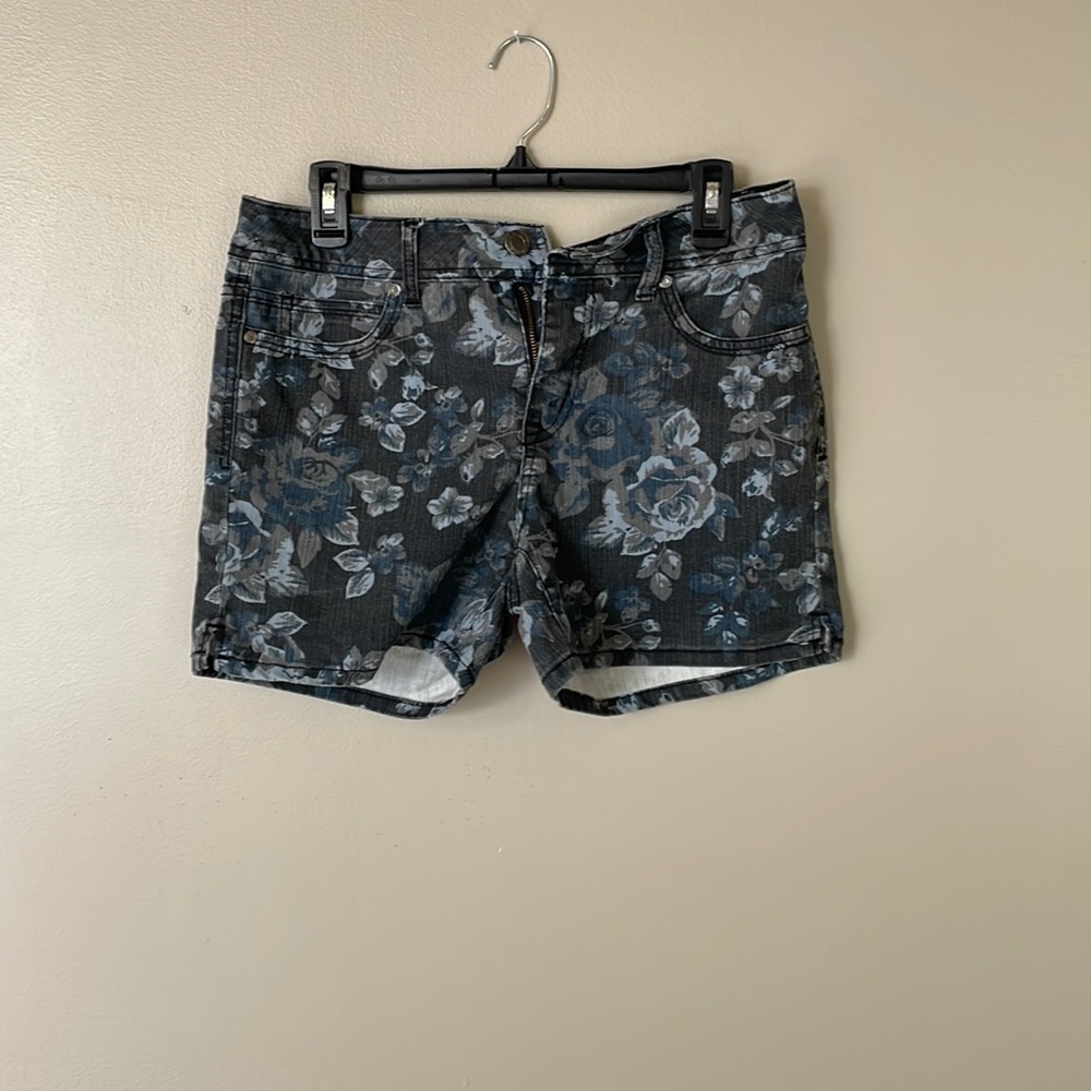 Floral short